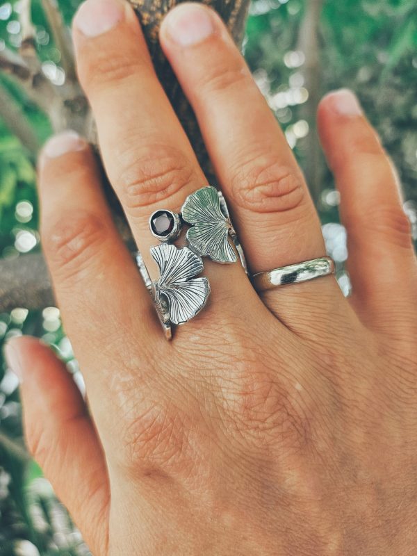 Silver ring Gingo biloba with natural garnet