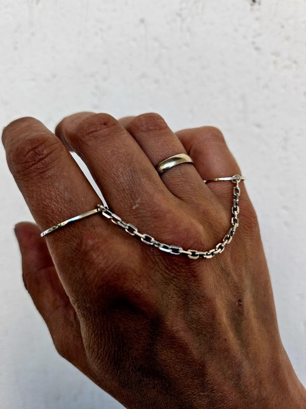 Ring with chain for two fingers.