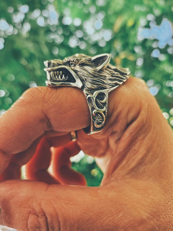 Ring Wolf. Head of the Wolf. Wolf in silver.